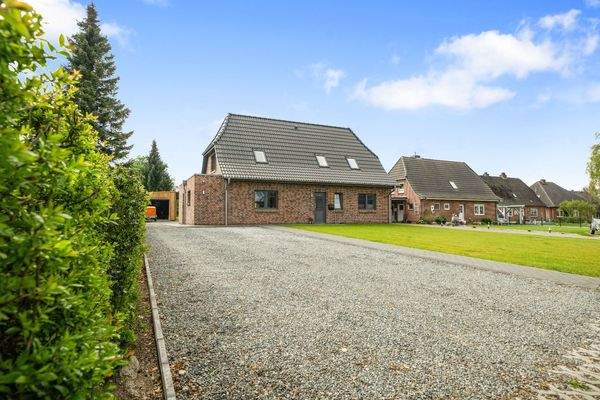 Großzügige Einfahrt