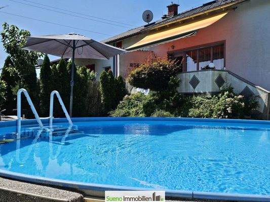 Pool mit Garten