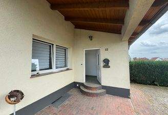 Eingang mit Terrasse