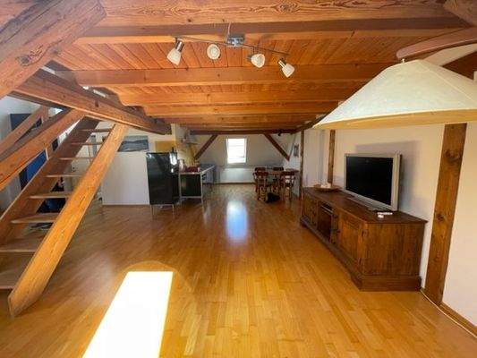 Küchenbereich und Treppe zum Schlafbereich.jpg