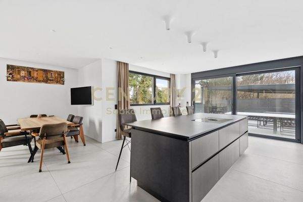 Essbereich mit offener Küche_CENTURY-A_030_WEB