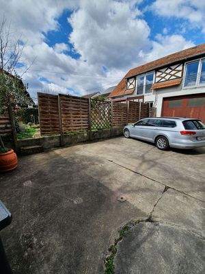 Hof und Hallenzugang