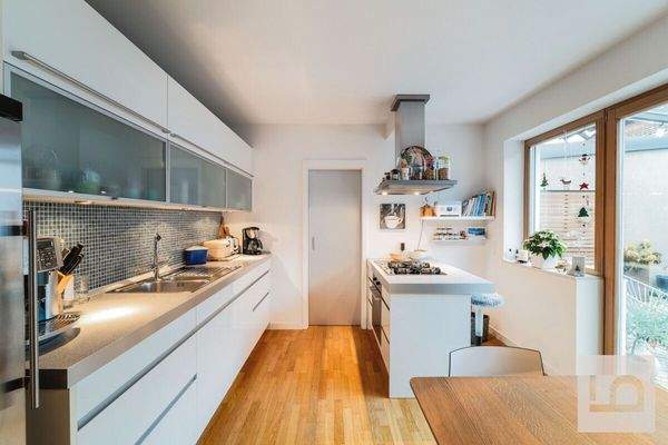 Küche mit Abstellraum