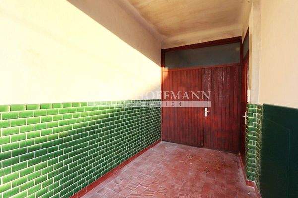 V10007 Eingangsbereich