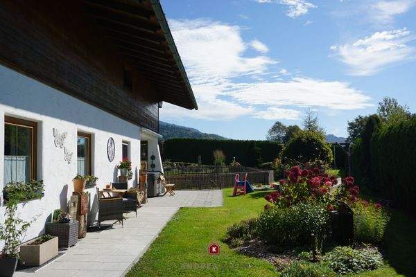 … die Terrasse und der Garten auf der Südseite