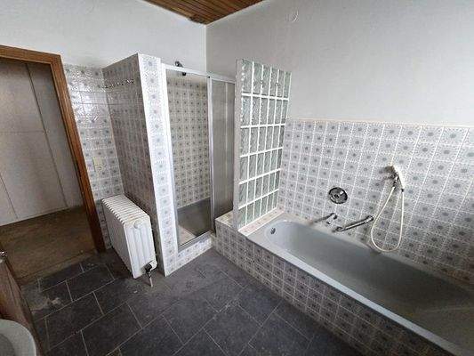 WE1 Schlafraum 2 Bad Bild 2.jpg