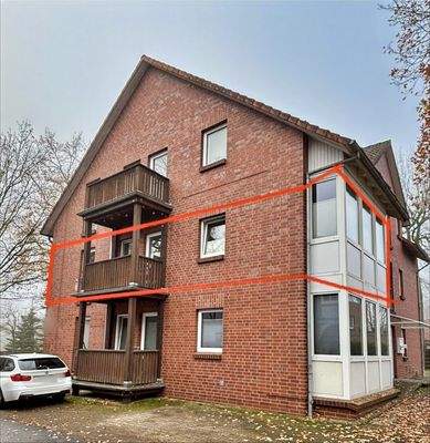 Nord-/Ostseite des Hauses mit Stellplatz vor dem Haus