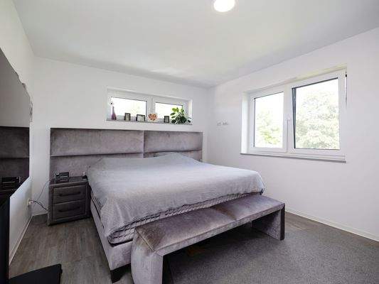 Elternschlafzimmer (I. OG)