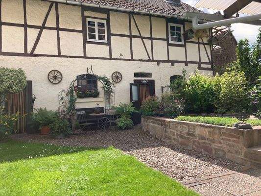 Garten mit Hinterhaus