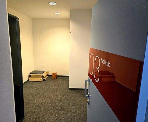 1 Technik- und Lagerraum inkl. Server