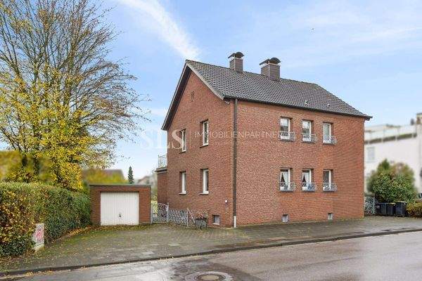 Seitliche Front inkl. Garage