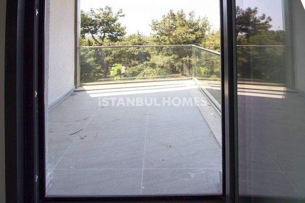 Nature and Sea View Properties Near the Coast in Maltepe