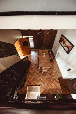 Blick runter von Galerie