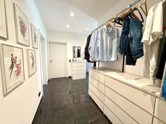 Hinterer Flur / Ankleide 