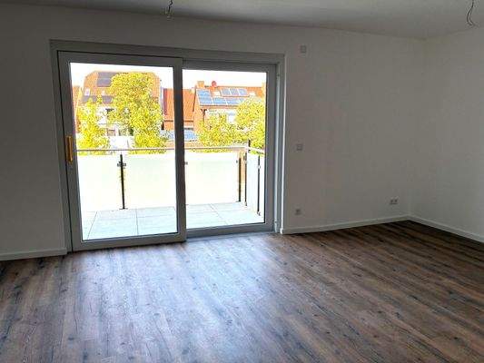 Wohnzimmer Blick auf den Balkon