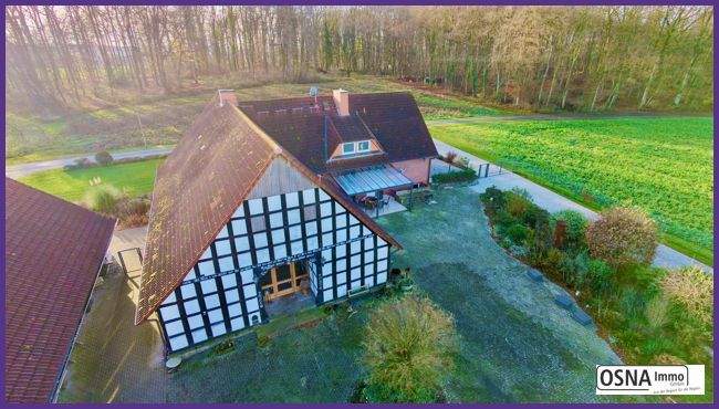 Gebäudeansicht mit Hoffläche