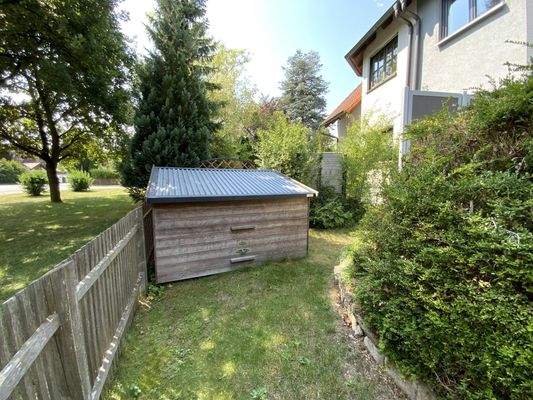 Fahrradgarage auf dem Gartengrundstück