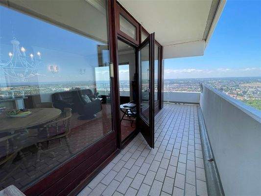 umlaufender Eckbalkon