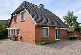Eingang hinten und Terrasse