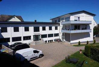 Ansicht Hof mit Stellplätzen außen