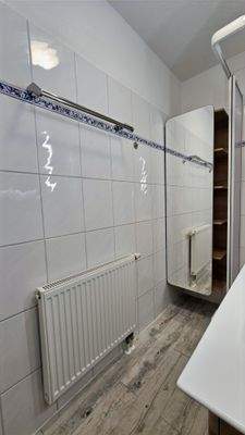 Badezimmer: 4 m² groß + modern