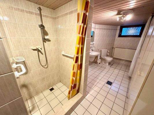 AK2 Badezimmer KG.jpeg