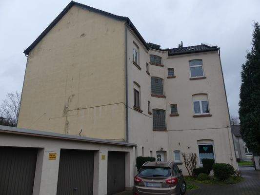 Hinterhof mit Garagen