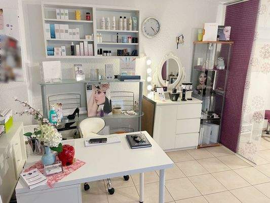 Kosmetikstudio Erdgeschoss Ost