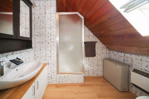 Badezimmer (Spitzboden)