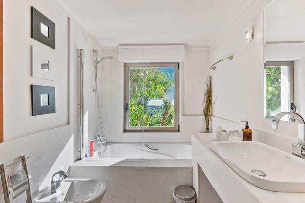 Suite bathroom in master bedroom in villa in Bendinat 2