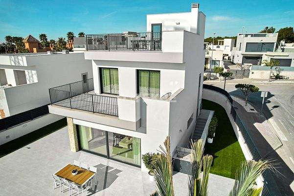 Luxurious Detached Villas with Pools in San Miguel de Salinas