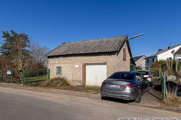 Scheune mit Stellplatz