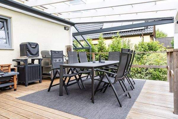 Holzterrasse überdacht