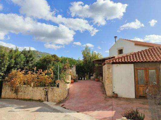 Kreta, Manoliopoulo: Schönes Haus in ruhiger Lage zu verkaufen