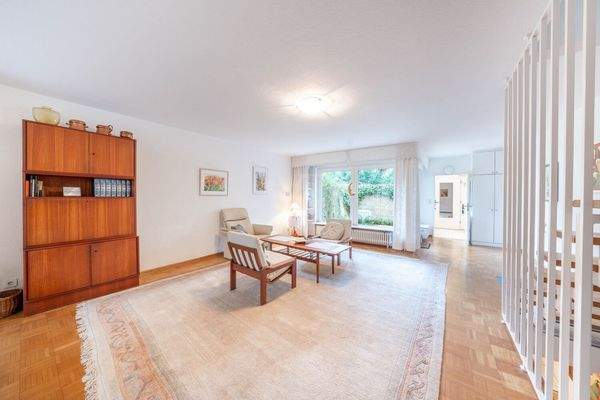 Wohnbereich & Blick zum EIngang