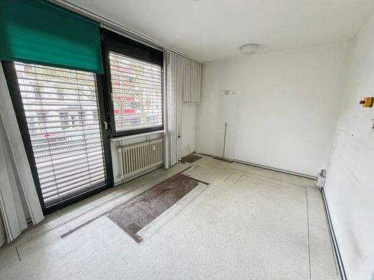 Praxisraum mit Balkon