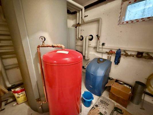 Pufferspeicher und Enthärtungsanlage