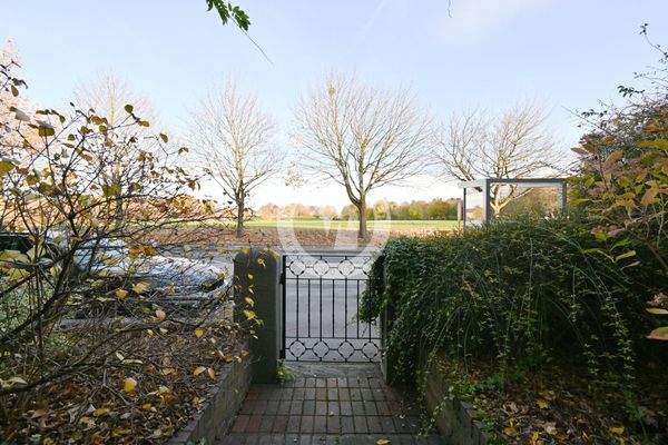 Hauseingang (Blick 1)