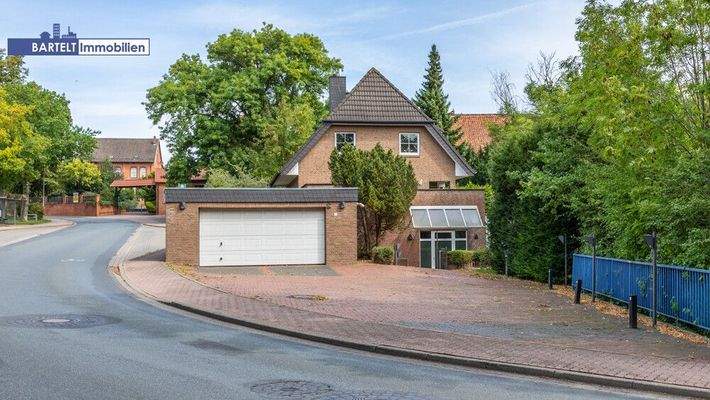 Garage und Parkplätze