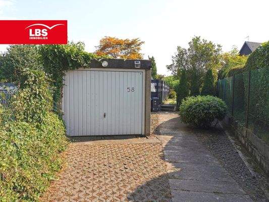 Garage mit Stellplatz