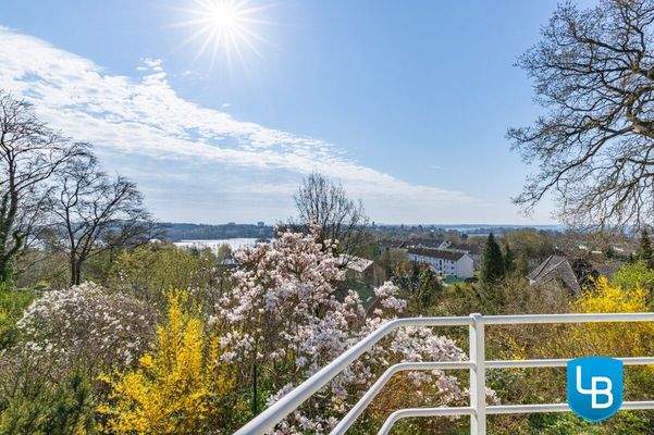 Panoramablick auf die umliegenden Seen