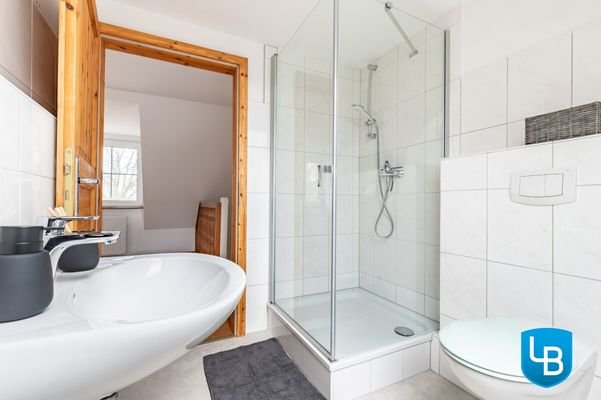 Helles Badezimmer