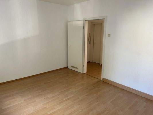 Zimmer Straßenseite