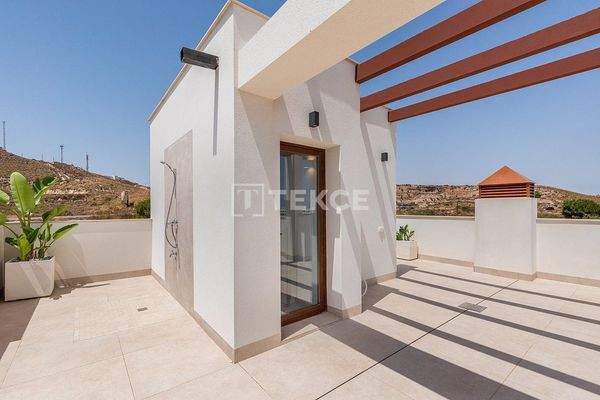 Detached Real Estate Near the Beach in Palomares with Chic Design