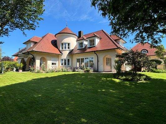 Wohntraum mit weitläufigem Garten