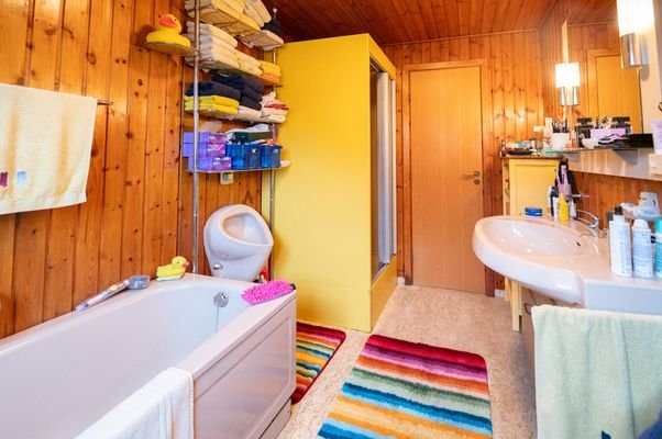 Bad mit Dusche & Wanne 1.1