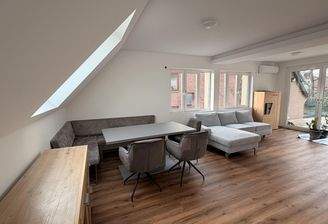 Wohnzimmer mit Essbereich