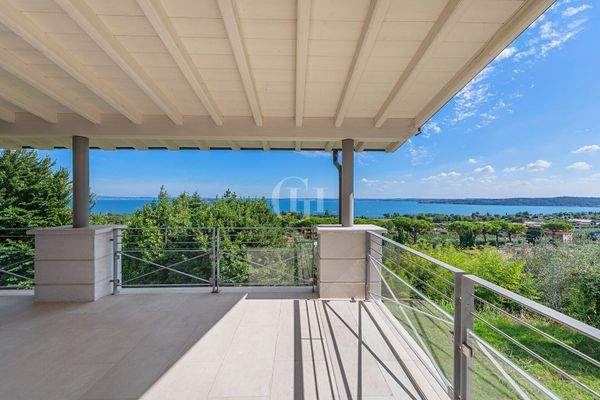 Terrasse mit Seeblick
