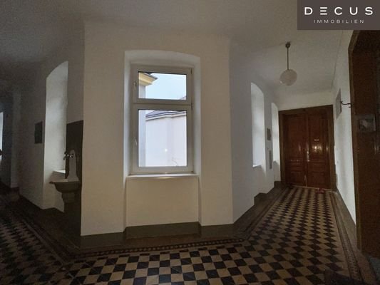 3. Stock - Stiegenhaus - relativ neue Fenster