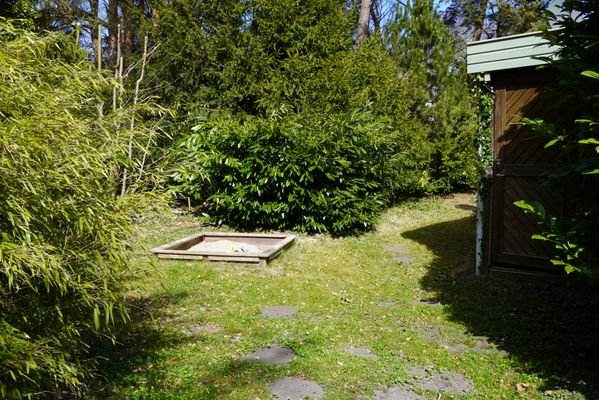 Hinter dem Haus.JPG